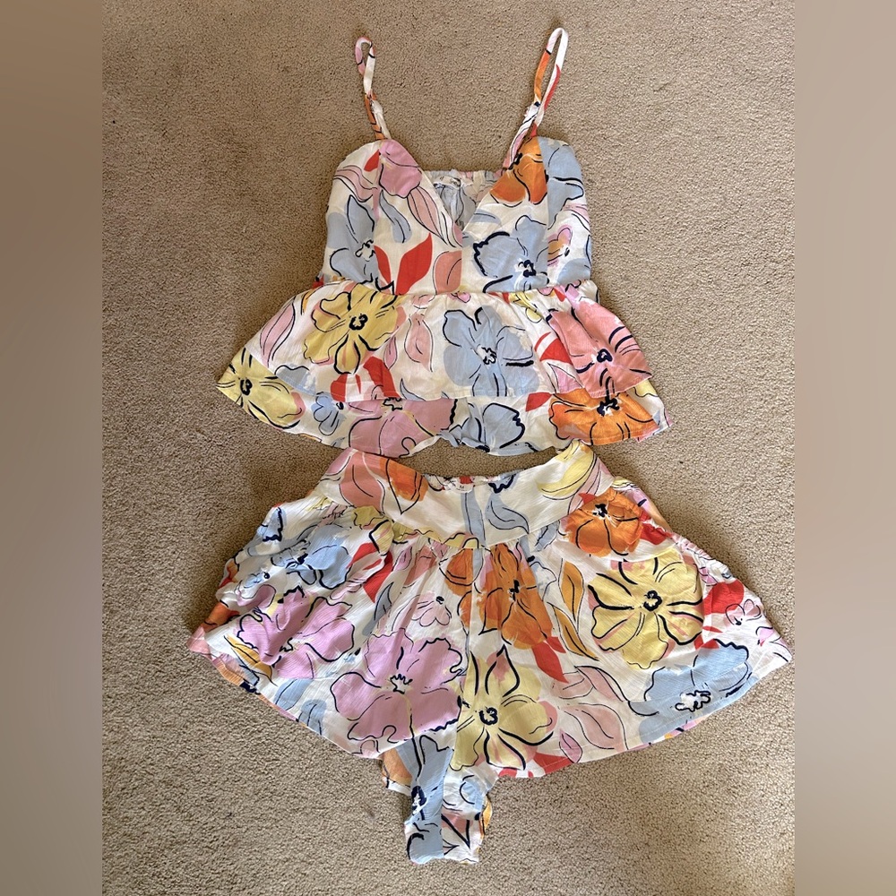 Woman’s floral top and short set size medium. NWOT